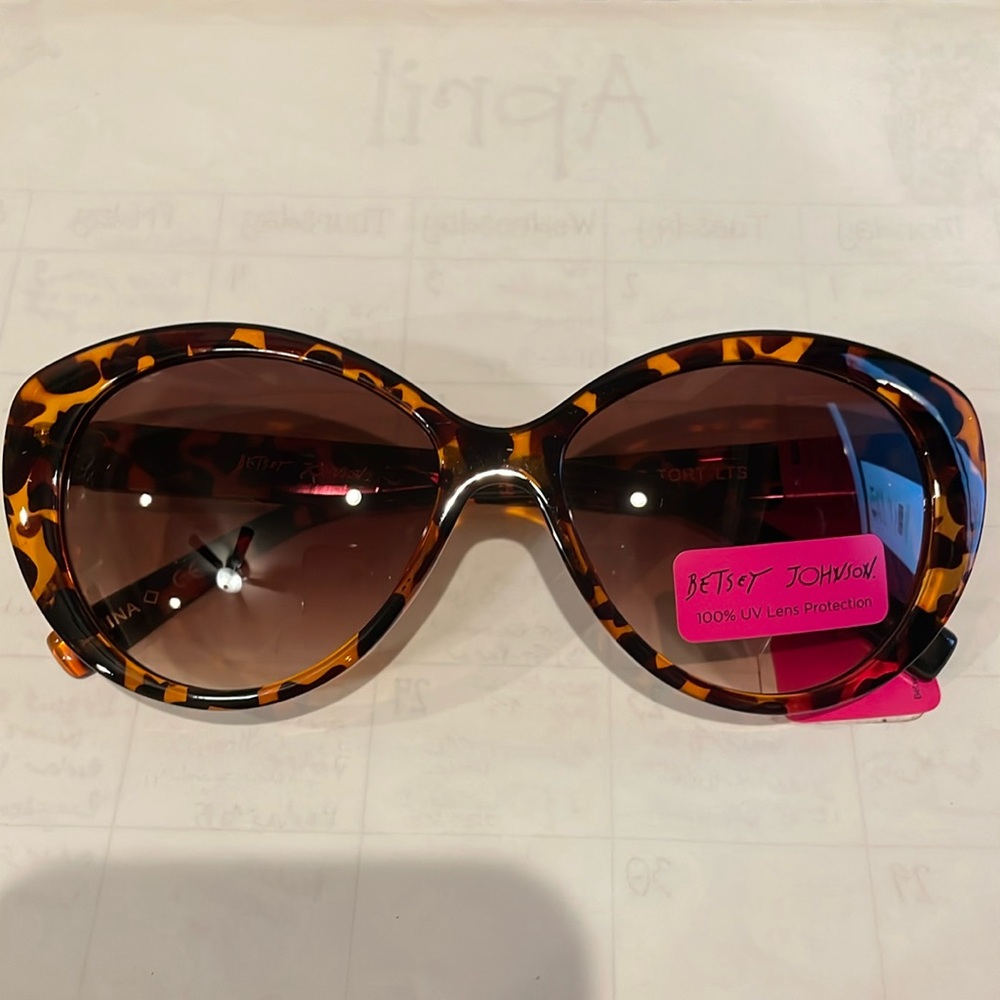 NWT Betsey Johnson Tortoise Sunglasses